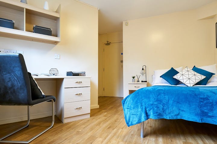 manchester-court-bedroom2