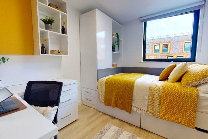 iQ-Student-Accommodation-London-Haywood-House-Bedrooms-Block-B-Premium_En_Suite(6)