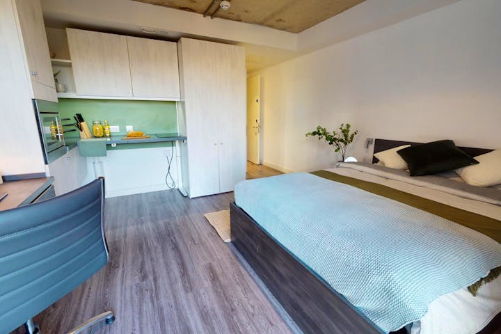 iQ-Student-Accommodation-London-Aldgate-Bedrooms-Platinum_Studio_Plus(6)
