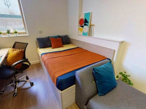 London-Kingston-Bedrooms-Bronze_En_Suite(2)