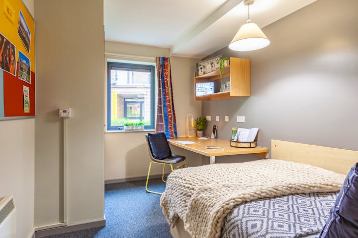 8-student-accommodation-sheffield-devonshire-courtyard-classic-ensuite (2)