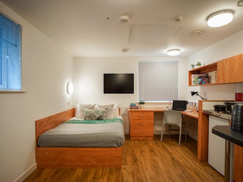 https___api.wearehomesforstudents.com_wp-content_uploads_2021_09_student-accommodation-exeter-exeter-one-premium-studio-2