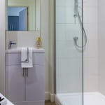 https___api.prestigestudentliving.com_wp-content_uploads_2020_11_kensington-house-bathroom-1-1