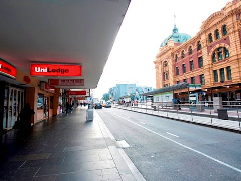 on-Flinders-Building-Flinders-Station-2013