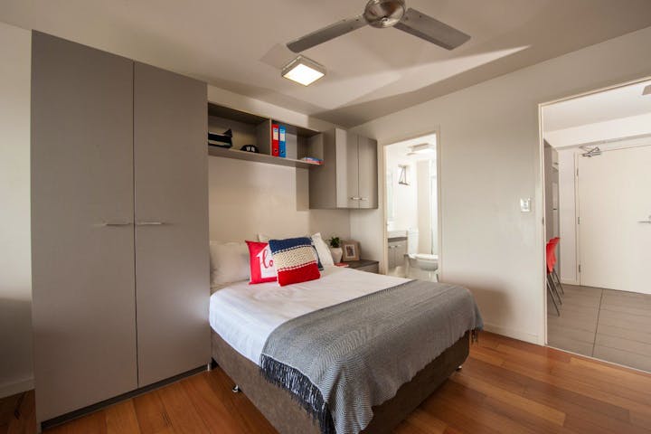 @UQ-St-Lucia-1-Room-withina-2-bedroom-apartment-Bed-to-ensuite-Medium
