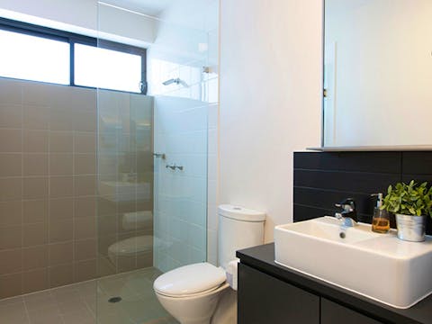 au-uws-penrith-apartment-5-bedroom-2013-bathroom