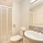 College-House-Bathroom-2-br-small