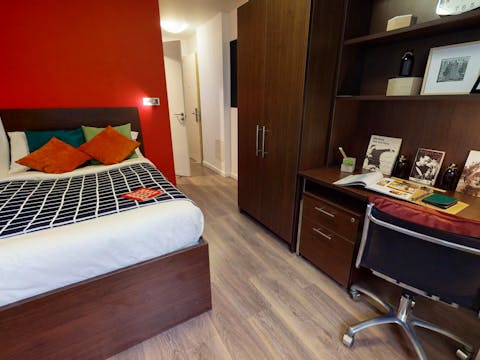 London-Highbury-Bedrooms-Bronze_En_Suite(6)