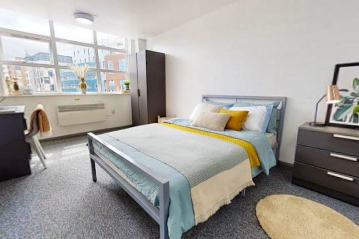 iQ-Student-Accommodation-Newcastle-Stephenson-House-Bedrooms-Platinum_Room_026-3(7)