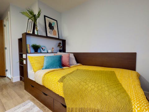Birmingham-Penworks-House-Bedrooms-Copper-Studio-Gold_En_Suite(4)_0