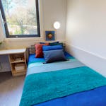 iQ-Student-Accommodation-Dundee-Parker-House-Bedrooms-Silver_En_Suite_Plus(3)