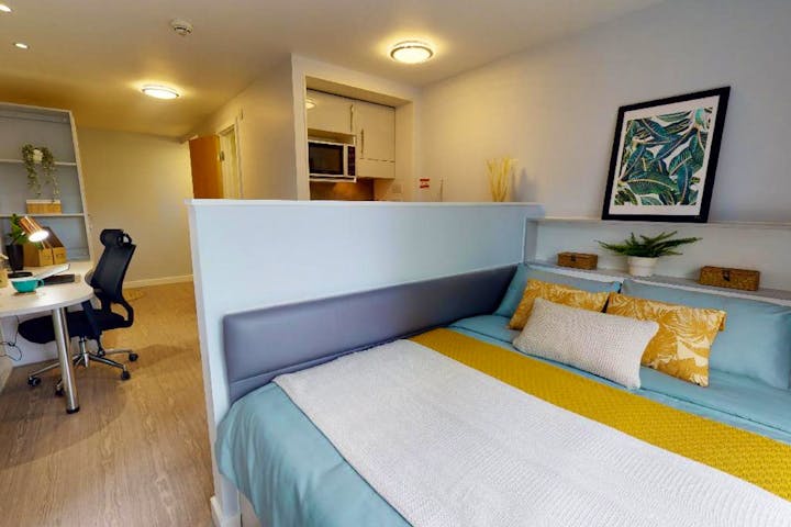 iQ-Student-Accommodation-Oxford-Alice-House-Bedrooms-Gold_Studio_Plus(7)
