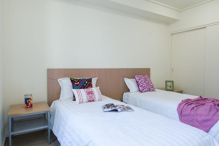 collegesquare-on-swanston-1bedroomapartment-twinshare-bedroom-square