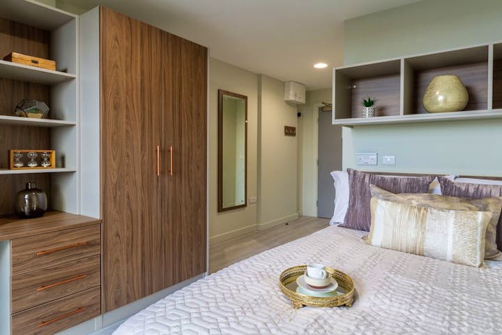 https___api.prestigestudentliving.com_wp-content_uploads_2020_08_student-accommodation-the-toybox-five-bed-ensuite-main-gallery-5