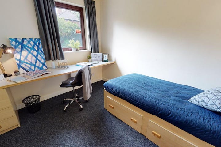 iQ-Student-Accommodation-Manchester-Daisy-Bank-Bedrooms-Bronze_En_Suite_Plus(7)_0