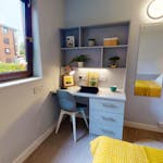 iQ-Student-Accomodation-Manchester-Daisy-Bank-Bedrooms-Silver_En_Suite(4)