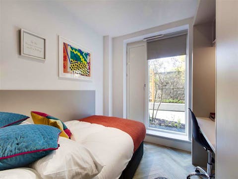 dublin - cork street - 1600 x 1200 en suite bedroom 1