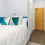 student-accommodation-coventry-ringway-house-ensuite-3-1024x564