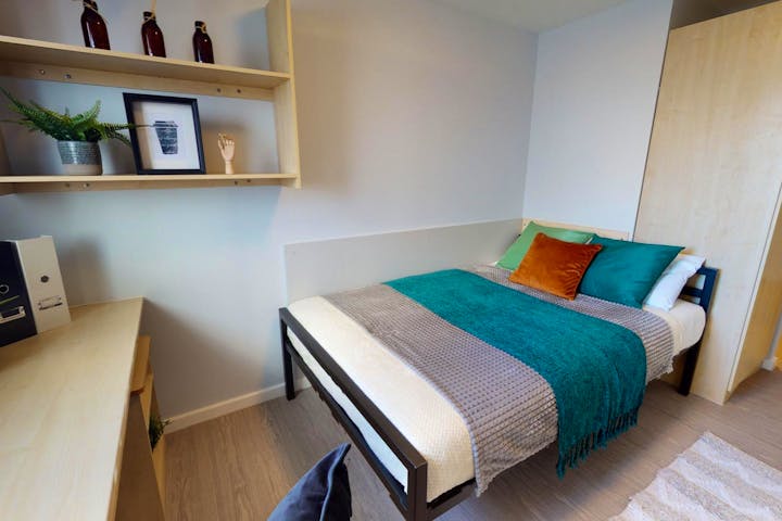 iQ-Student-Accommodation-Leicester-Opal-Court-Bedrooms-Silver_En_Suite-B57C(6)