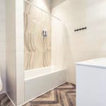 bathroom-montrose-williamsburg-2.700x700