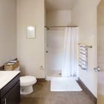 yugo-sydney-hall-bathroom (1)